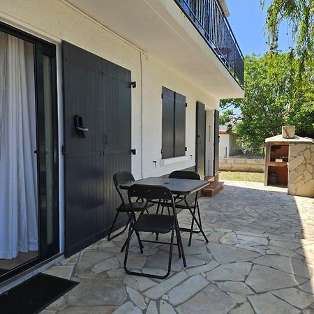Studio Equipe Et Meuble St Cyprien Saint-Cyprien  Exteriér fotografie
