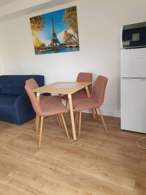 Studio Equipe Et Meuble St Cyprien Saint-Cyprien  Exteriér fotografie
